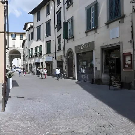 Cortile In Centro - Charm Heart Of Apartment Lucca