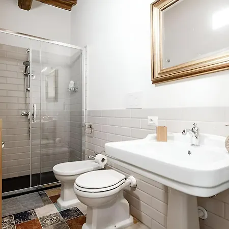 Cortile In Centro - Charm Heart Of Apartment Lucca